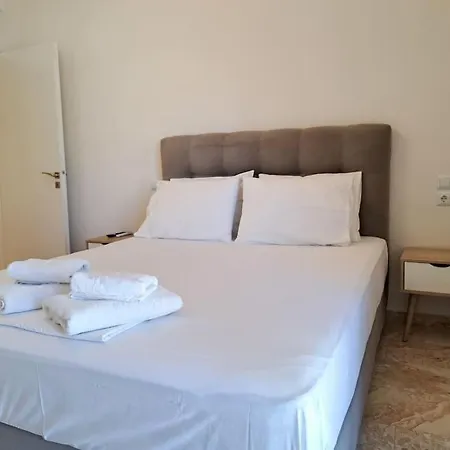Luxury Apartment *